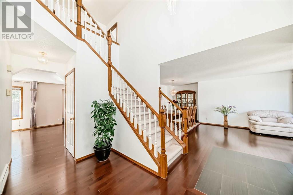 Single Family House for Sale in  Edgebrook Drive NW Edgemont Calgary 