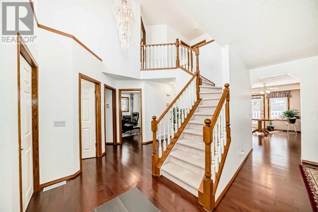 Single Family House for Sale in  Edgebrook Drive NW Edgemont Calgary 