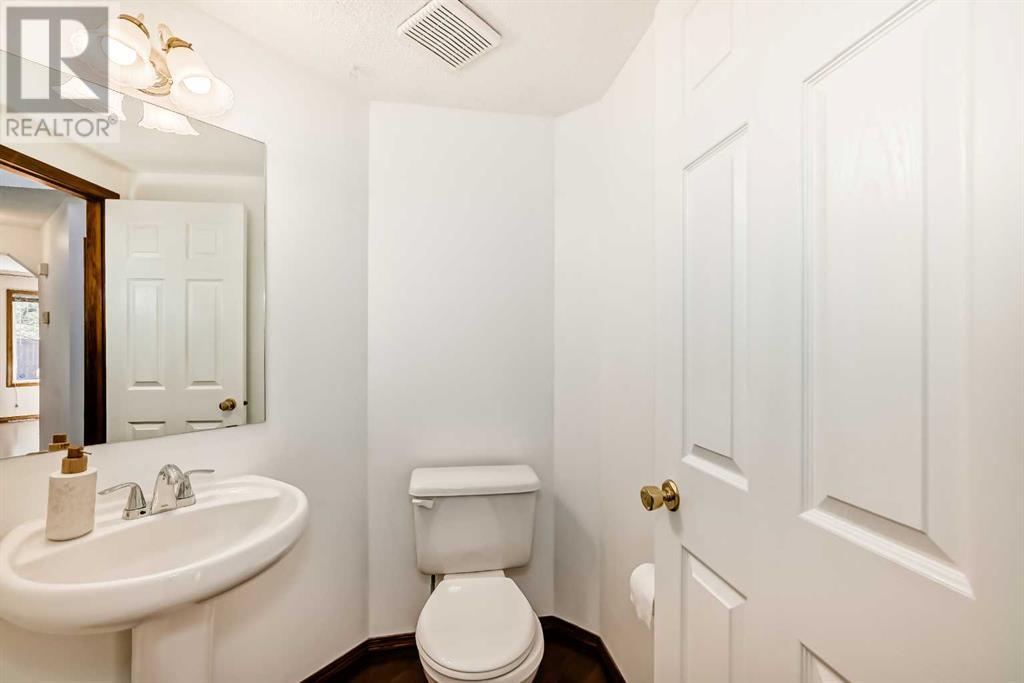 Single Family House for Sale in  Edgebrook Drive NW Edgemont Calgary 