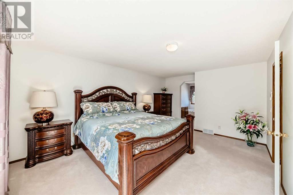 Single Family House for Sale in  Edgebrook Drive NW Edgemont Calgary 