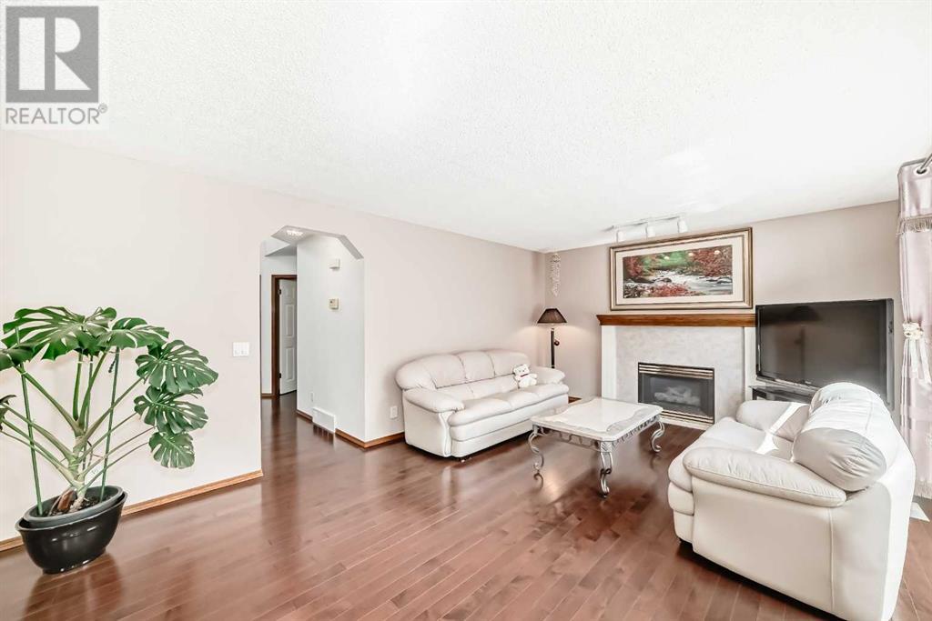 Single Family House for Sale in  Edgebrook Drive NW Edgemont Calgary 