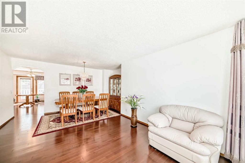 Single Family House for Sale in  Edgebrook Drive NW Edgemont Calgary 