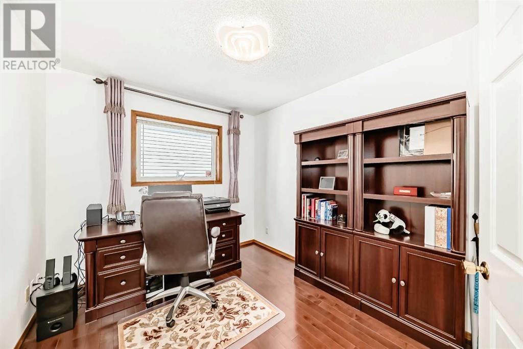 Single Family House for Sale in  Edgebrook Drive NW Edgemont Calgary 