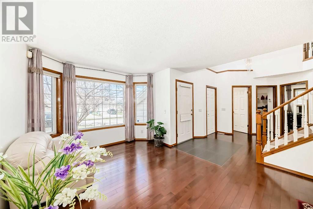 Single Family House for Sale in  Edgebrook Drive NW Edgemont Calgary 