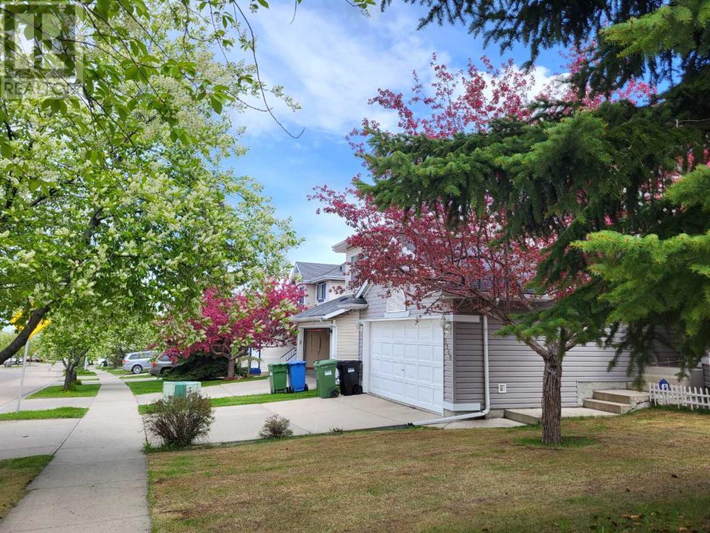 Single Family House for Sale in  Edgebrook Drive NW Edgemont Calgary 