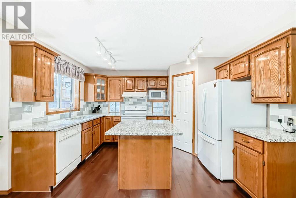 Single Family House for Sale in  Edgebrook Drive NW Edgemont Calgary 