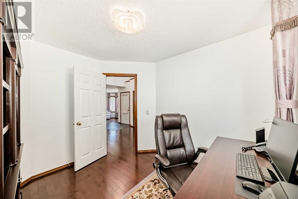 Single Family House for Sale in  Edgebrook Drive NW Edgemont Calgary 