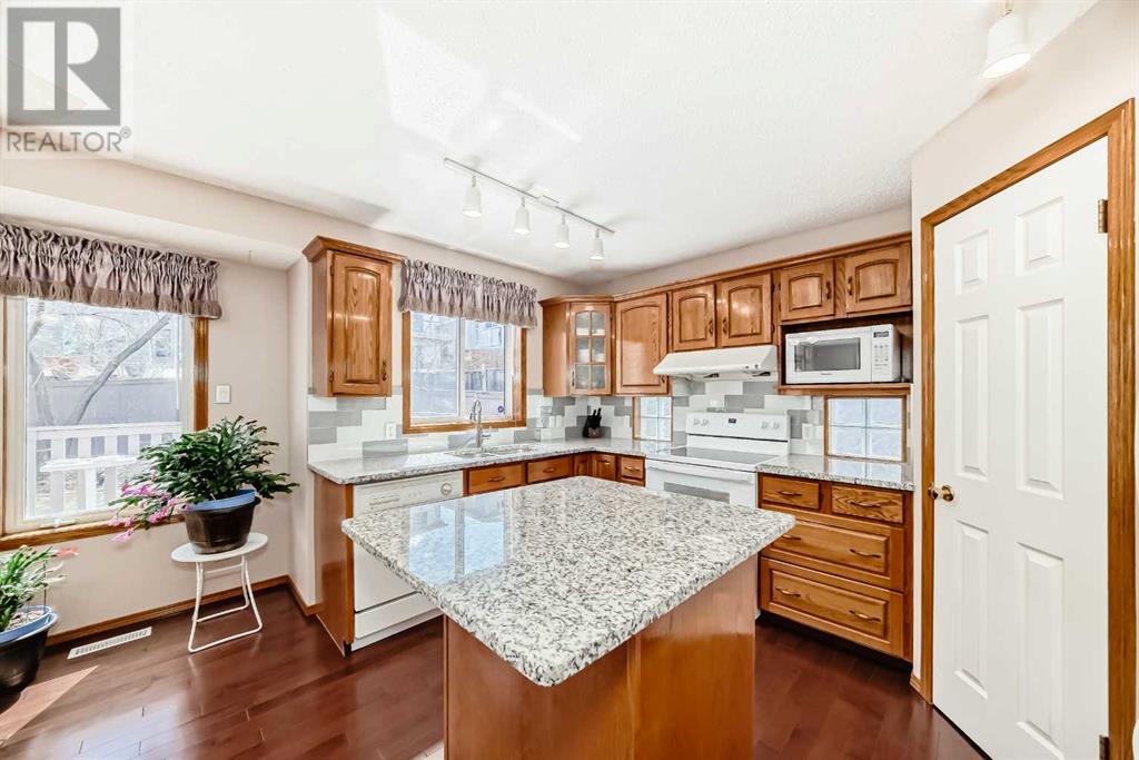 Single Family House for Sale in  Edgebrook Drive NW Edgemont Calgary 