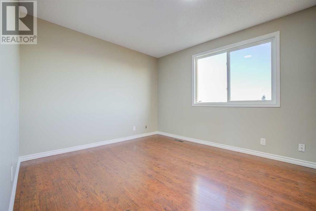 Single Family House for Sale in  Erin Woods Drive SE Erin Woods Calgary 