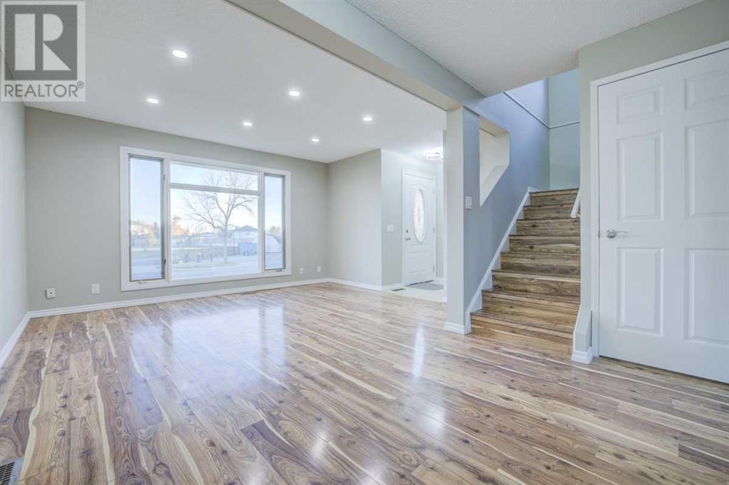 Single Family House for Sale in  Erin Woods Drive SE Erin Woods Calgary 