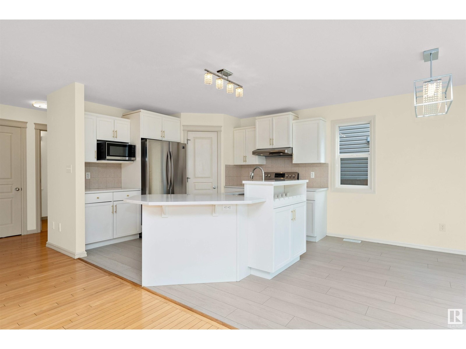 Photo 8 of 1609 Hodgson Co Nw, Edmonton AB