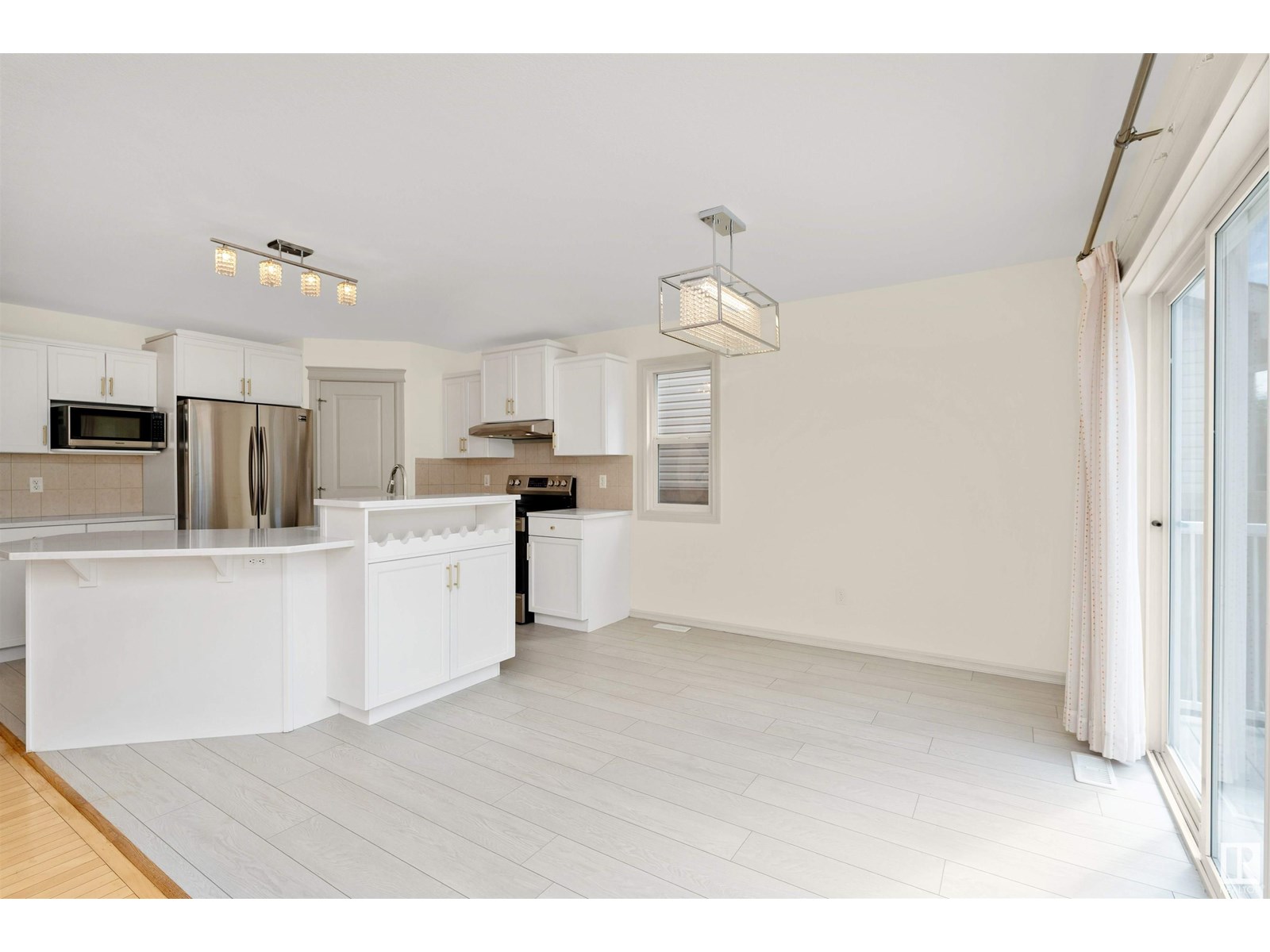 Photo 7 of 1609 Hodgson Co Nw, Edmonton AB