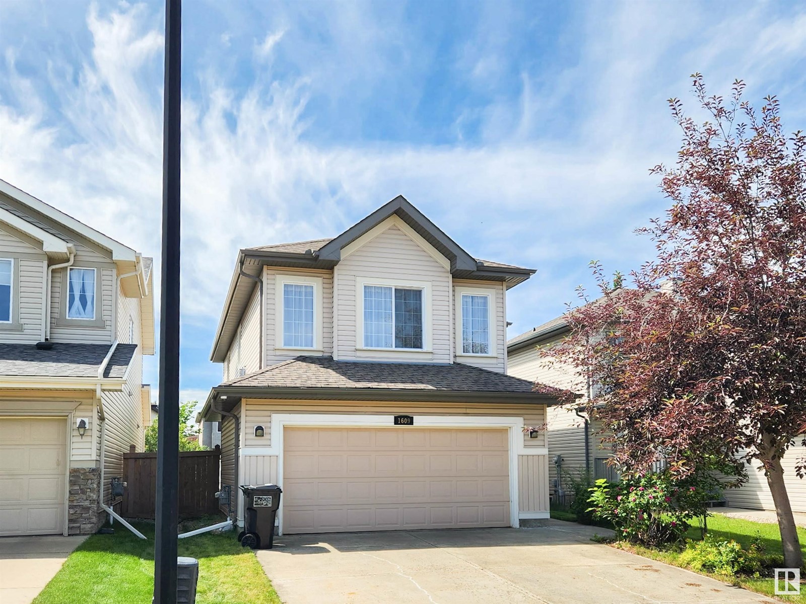 Photo 15 of 1609 Hodgson Co Nw, Edmonton AB