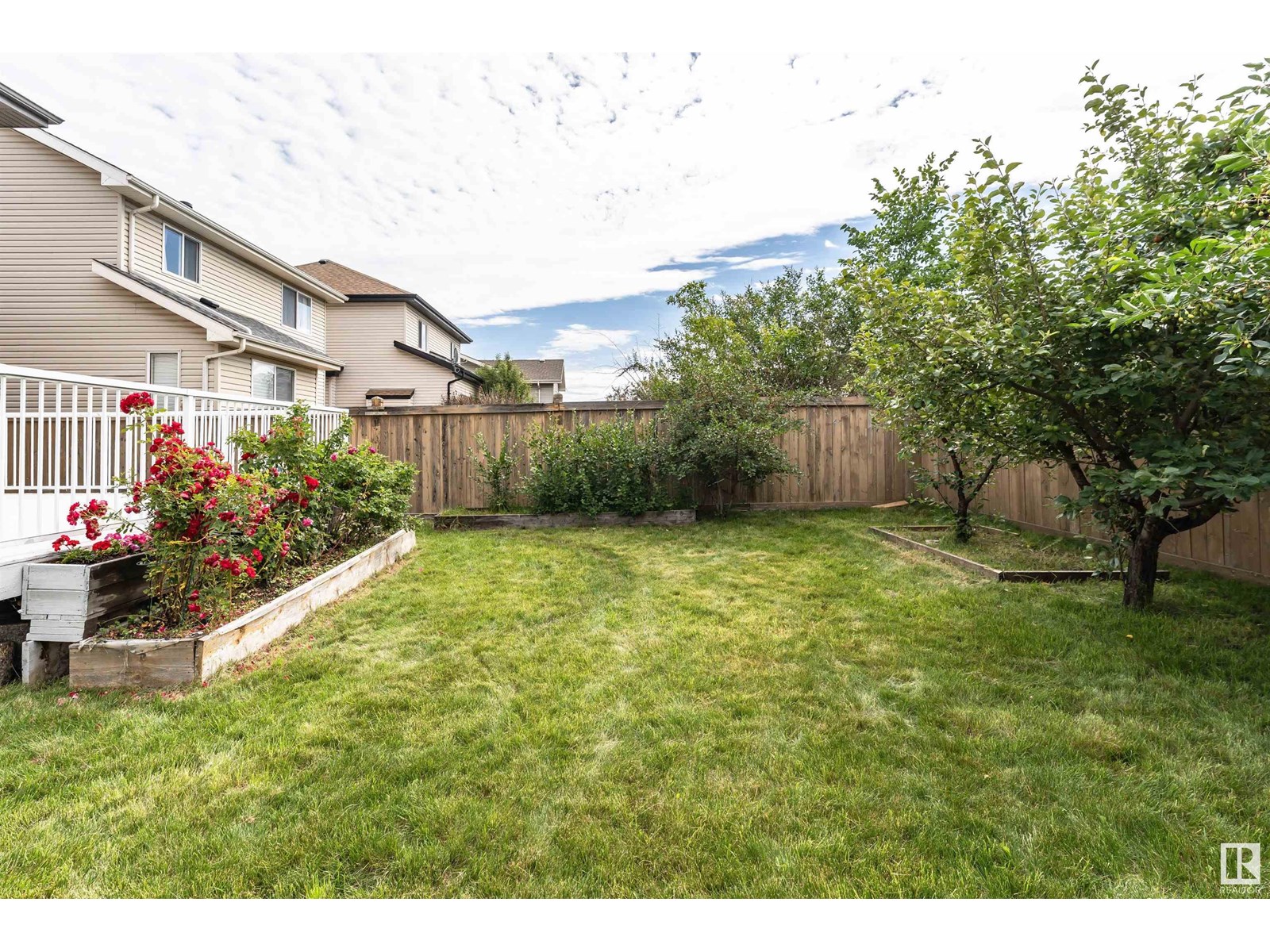 Photo 13 of 1609 Hodgson Co Nw, Edmonton AB