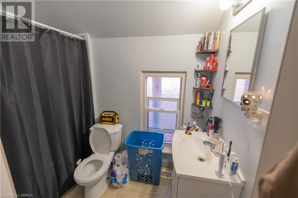 Photo 7 of 66 Eagle Avenue, Brantford ON