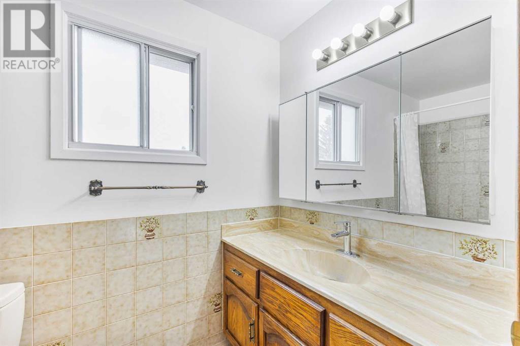 Single Family House for Sale in  Edforth Way NW Edgemont Calgary 