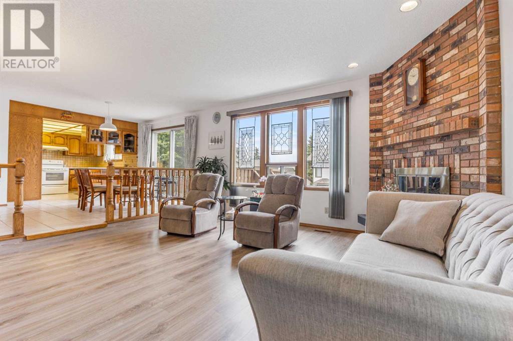 Single Family House for Sale in  Edforth Way NW Edgemont Calgary 
