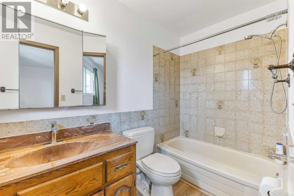 Single Family House for Sale in  Edforth Way NW Edgemont Calgary 