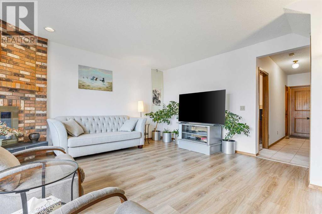 Single Family House for Sale in  Edforth Way NW Edgemont Calgary 