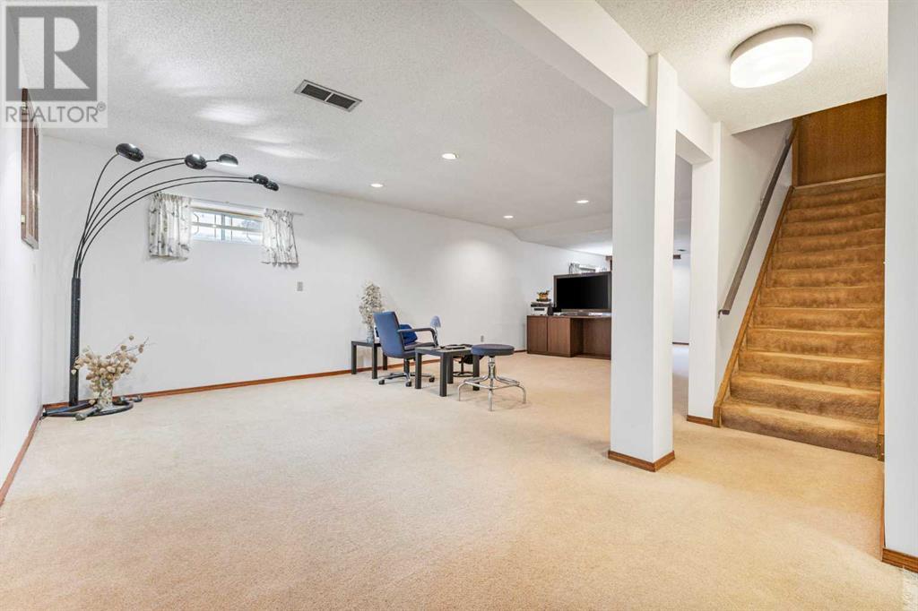 Single Family House for Sale in  Edforth Way NW Edgemont Calgary 
