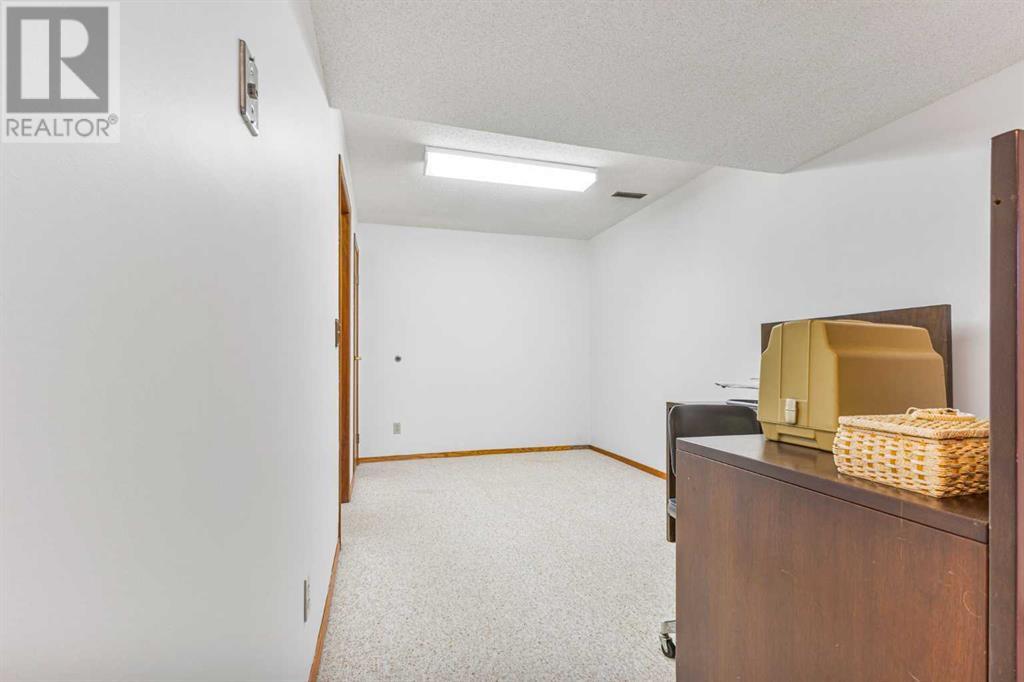 Single Family House for Sale in  Edforth Way NW Edgemont Calgary 