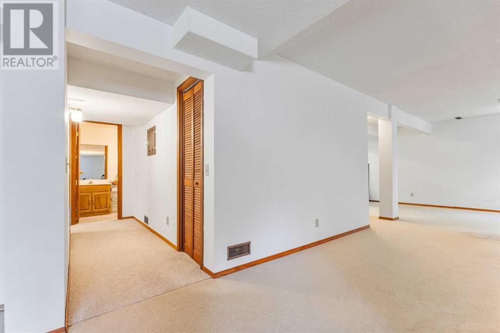 Single Family House for Sale in  Edforth Way NW Edgemont Calgary 