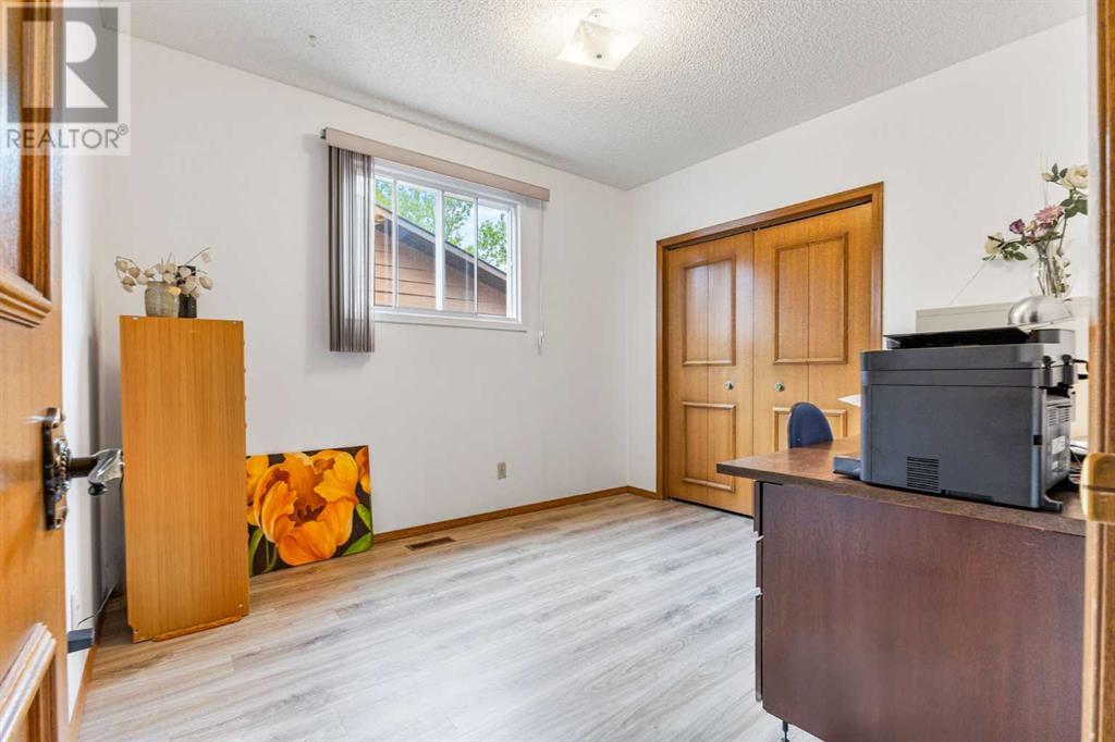 Single Family House for Sale in  Edforth Way NW Edgemont Calgary 
