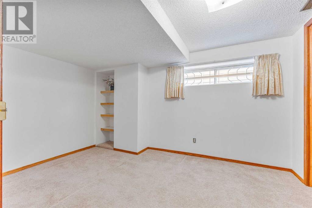Single Family House for Sale in  Edforth Way NW Edgemont Calgary 