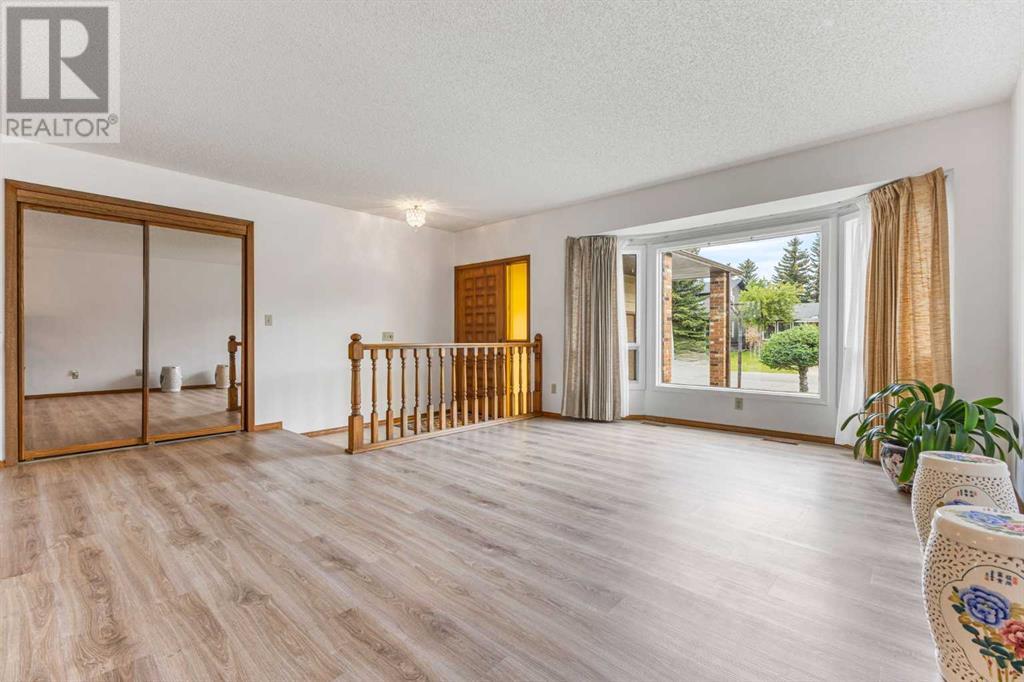 Single Family House for Sale in  Edforth Way NW Edgemont Calgary 