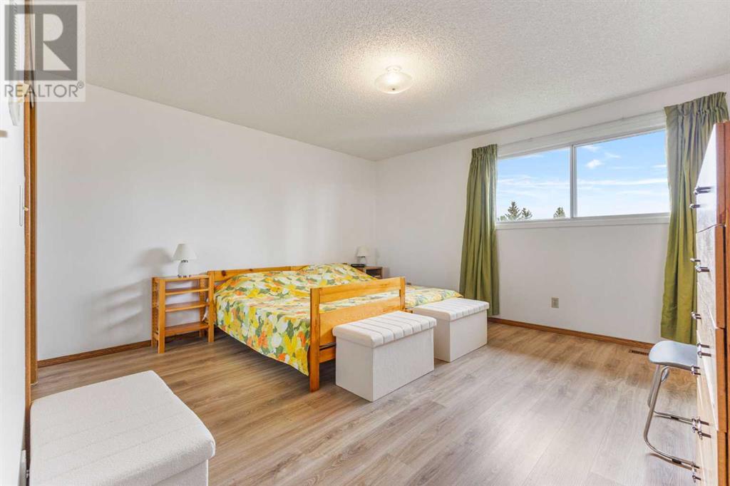Single Family House for Sale in  Edforth Way NW Edgemont Calgary 