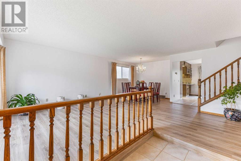 Single Family House for Sale in  Edforth Way NW Edgemont Calgary 