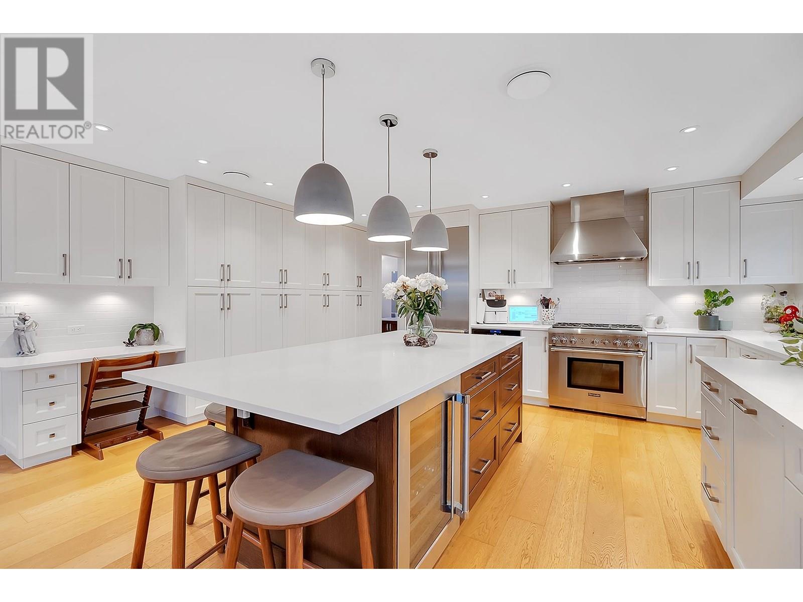 3706 SOUTHRIDGE PLACE, West Vancouver