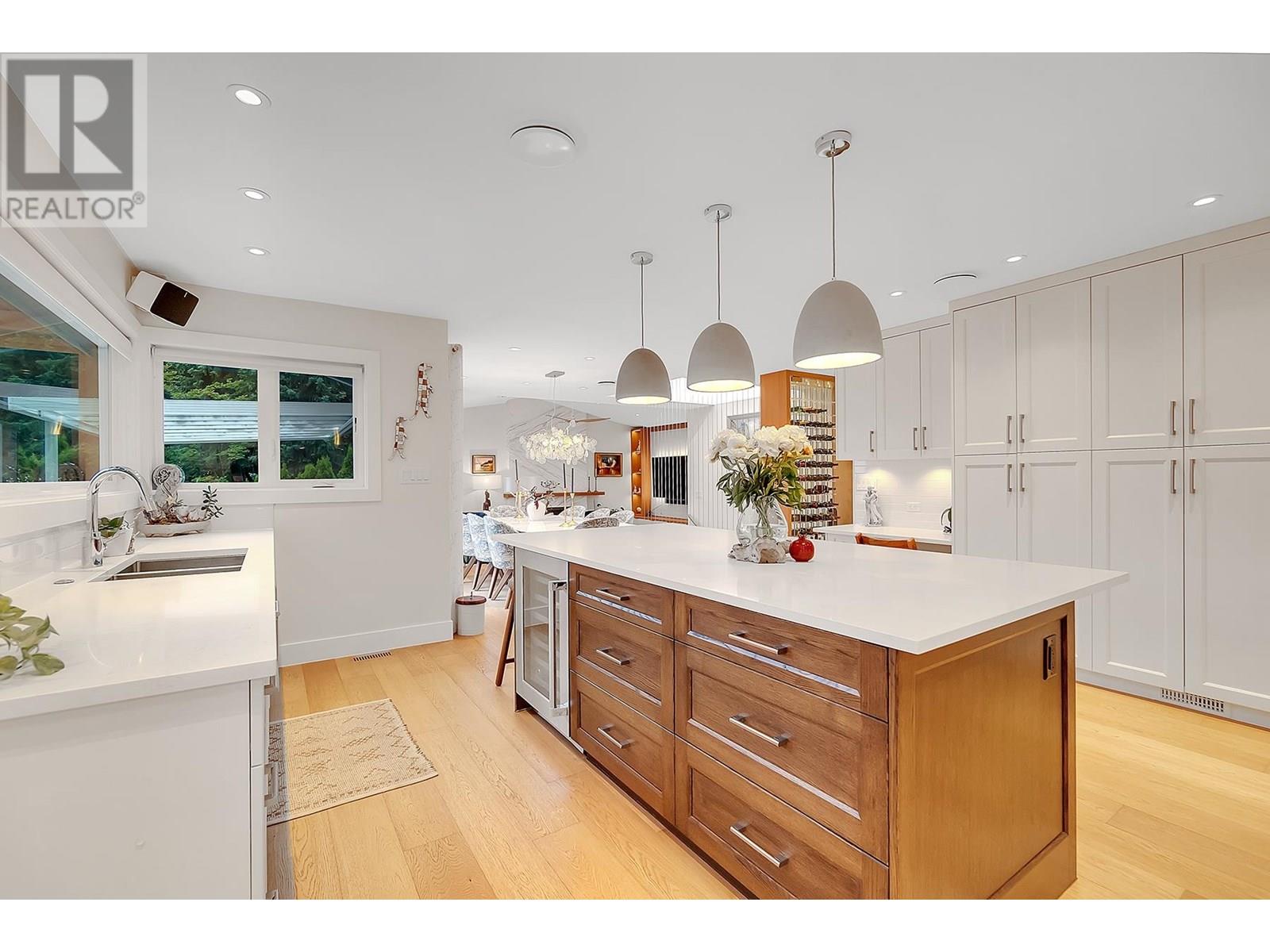 3706 SOUTHRIDGE PLACE, West Vancouver
