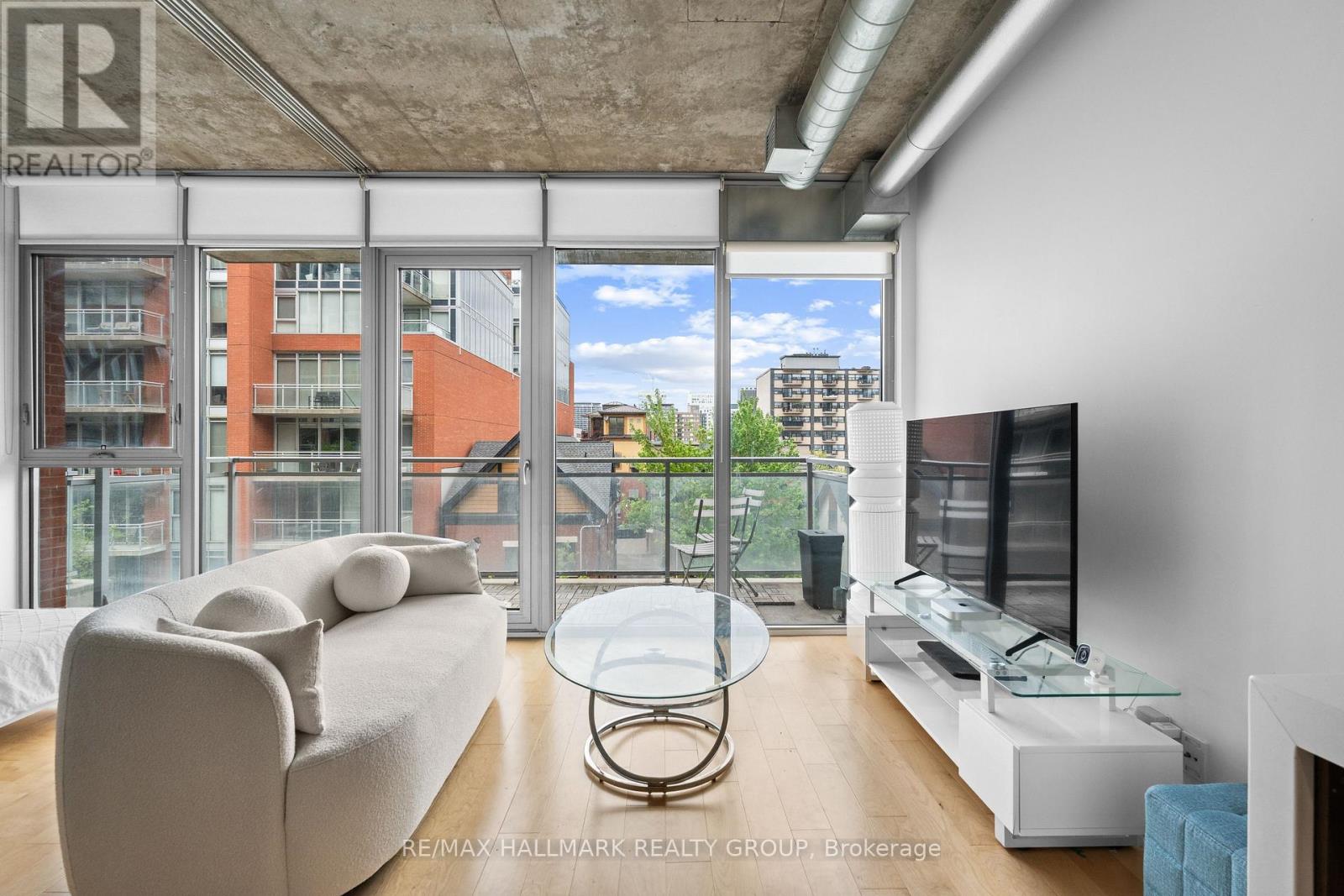 Photo 2 of 438 340 Mcleod Street, Ottawa ON