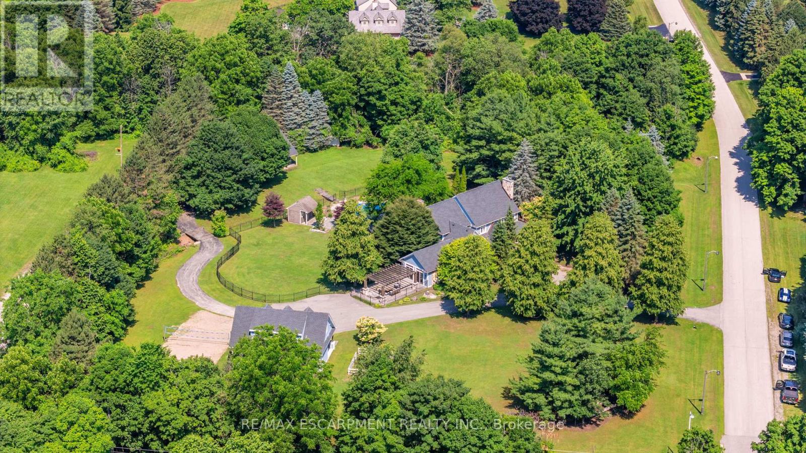Photo 1 of 6618 Carriage Trail, Burlington ON