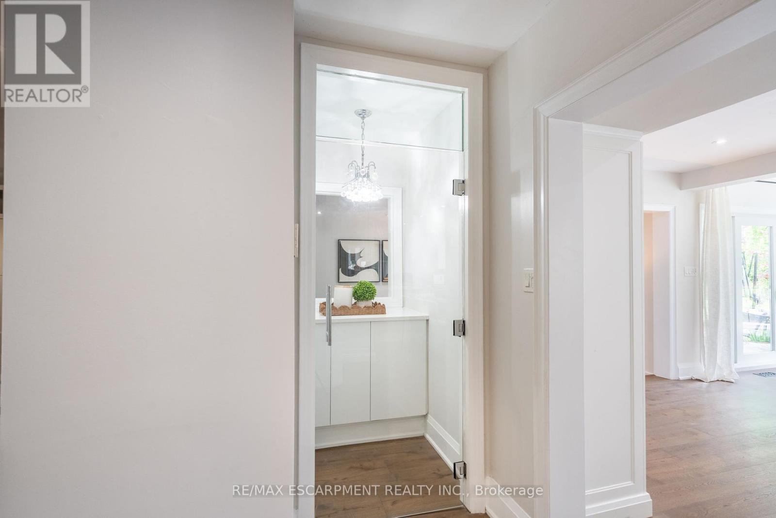 Photo 10 of 6618 Carriage Trail, Burlington ON