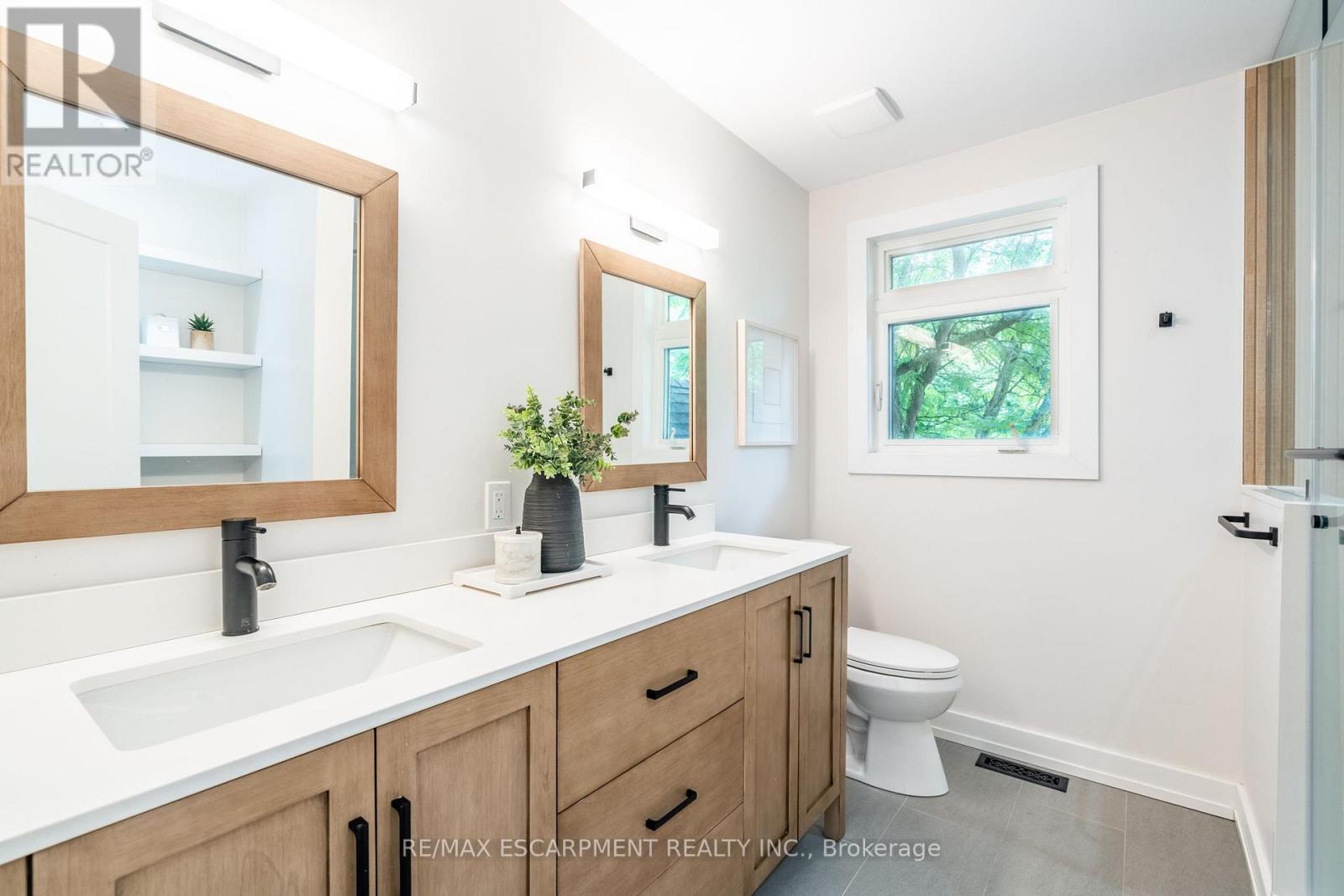 Photo 21 of 6618 Carriage Trail, Burlington ON