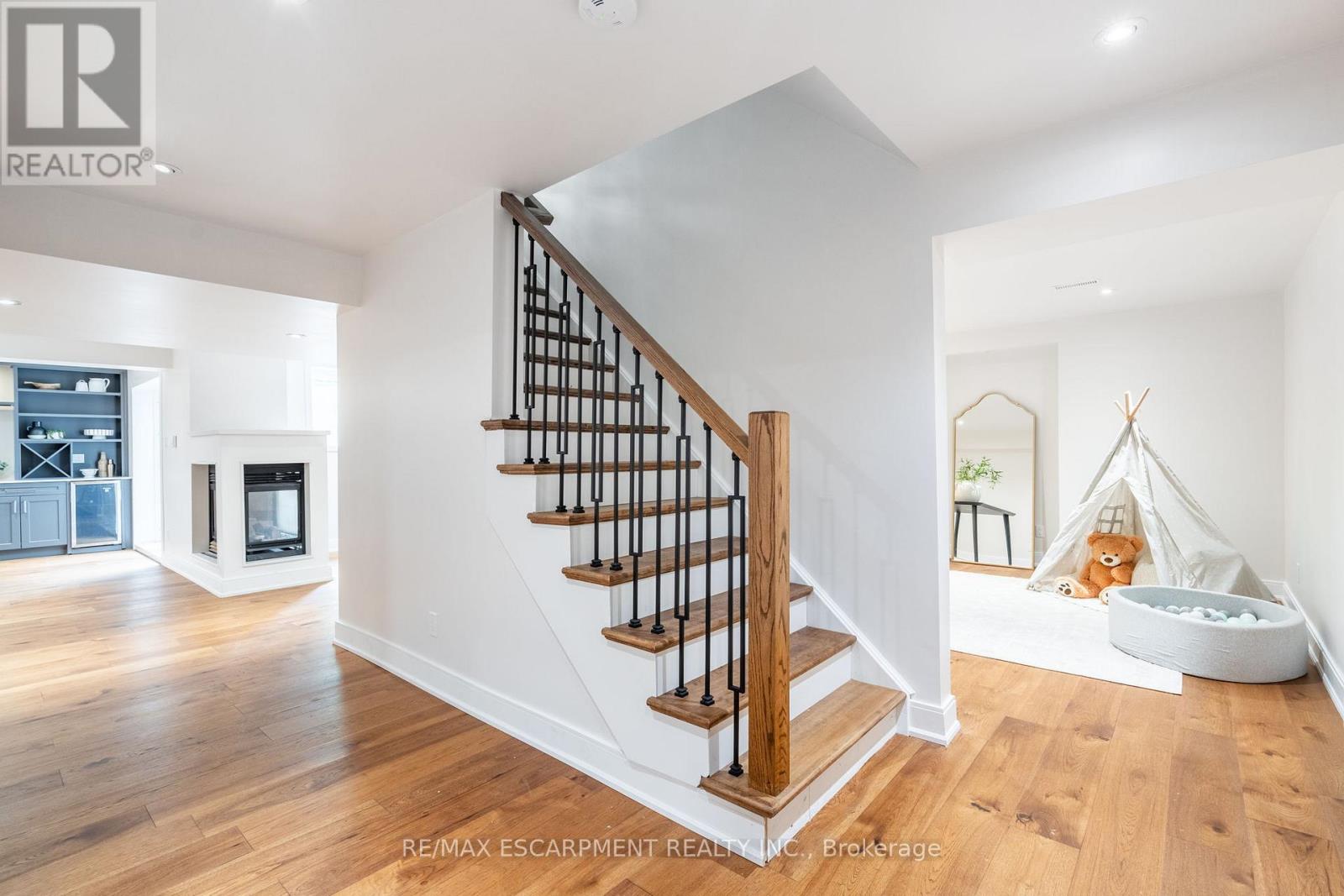 Photo 25 of 6618 Carriage Trail, Burlington ON