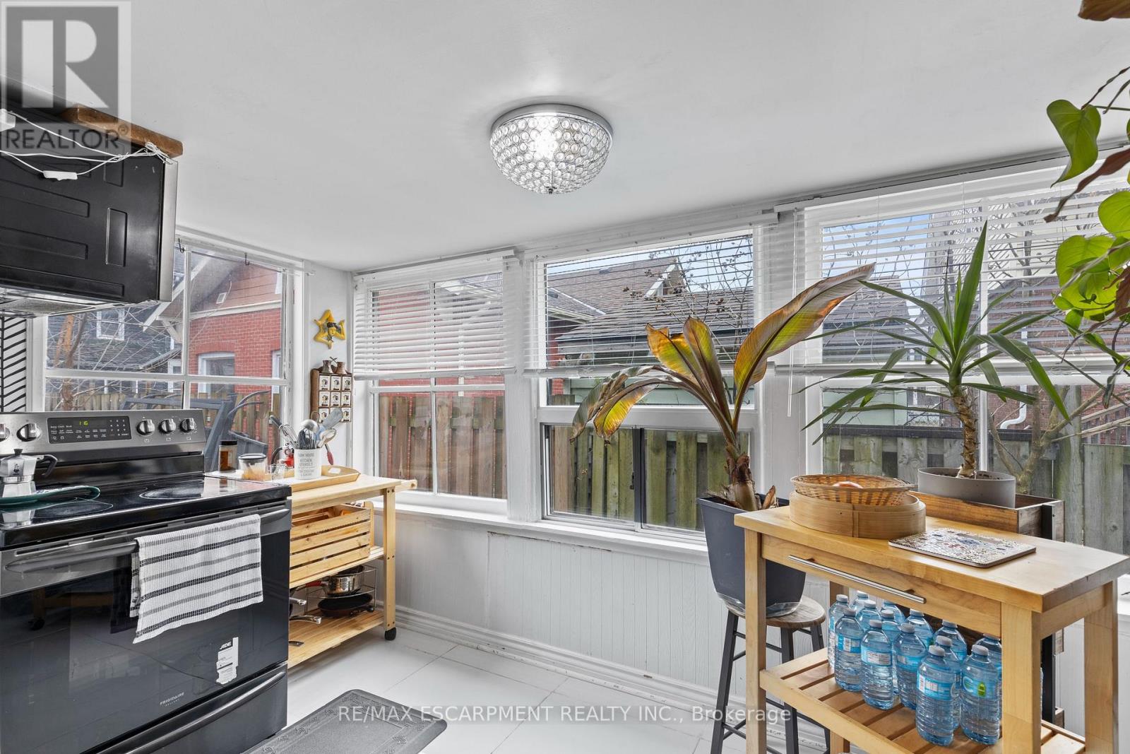 Photo 13 of 4774 Saint Clair Avenue, Niagara Falls ON