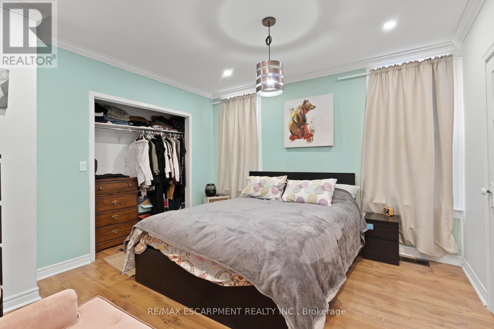 Photo 7 of 4774 Saint Clair Avenue, Niagara Falls ON
