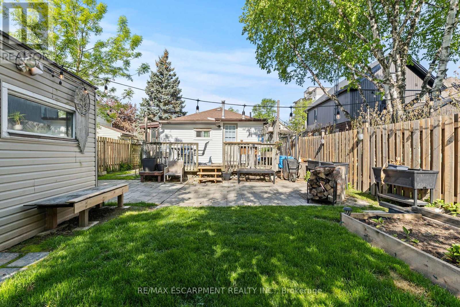 Photo 9 of 4774 Saint Clair Avenue, Niagara Falls ON