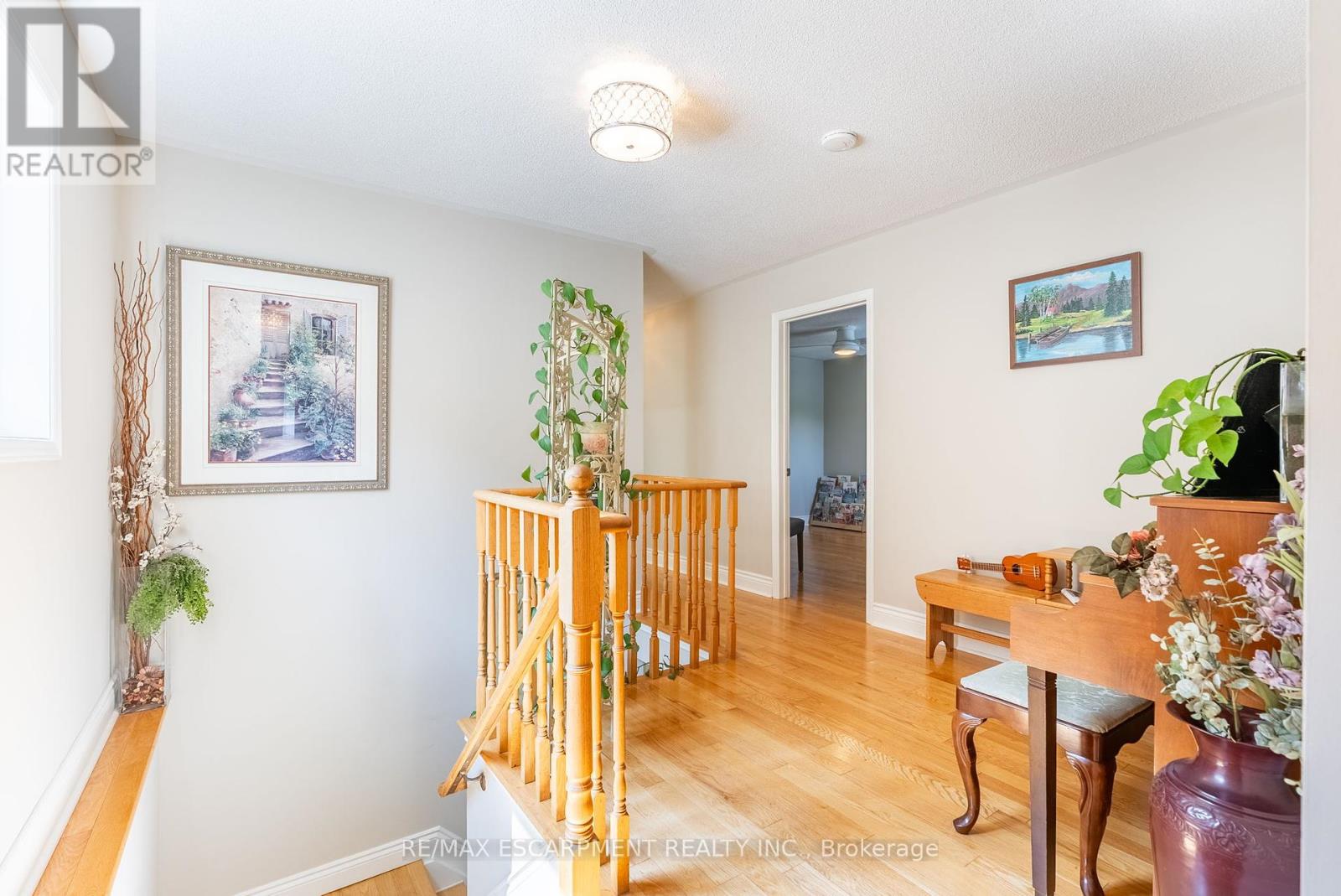Photo 13 of 40 Premier Road, Hamilton ON