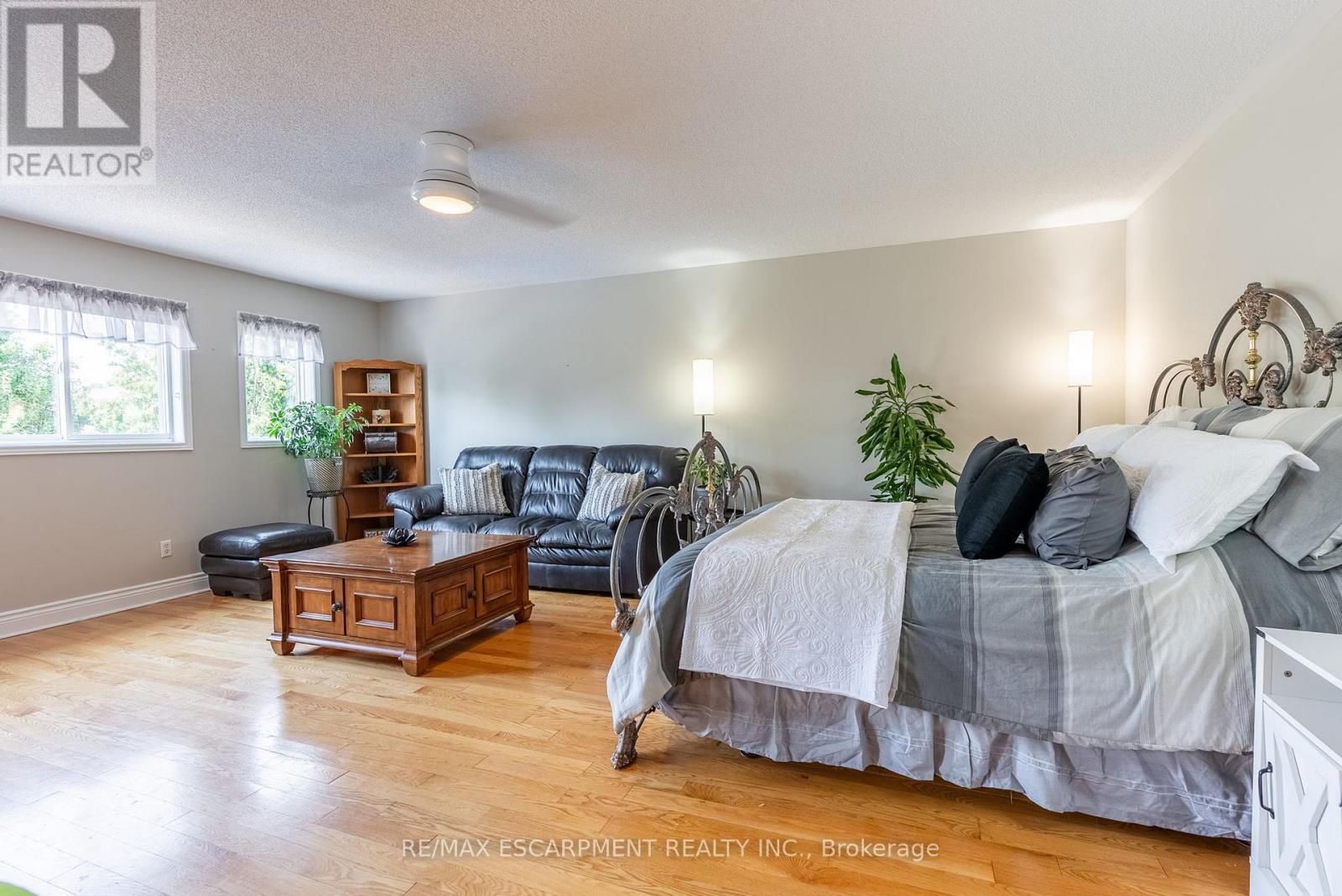 Photo 35 of 40 Premier Road, Hamilton ON