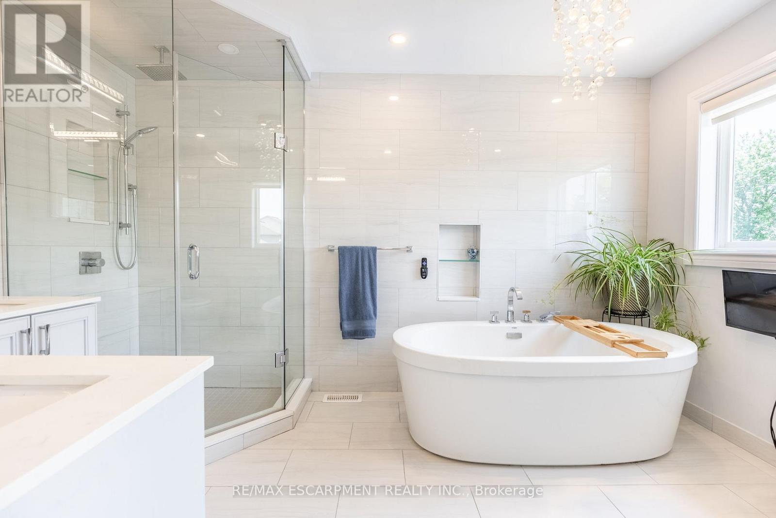 Photo 23 of 40 Premier Road, Hamilton ON
