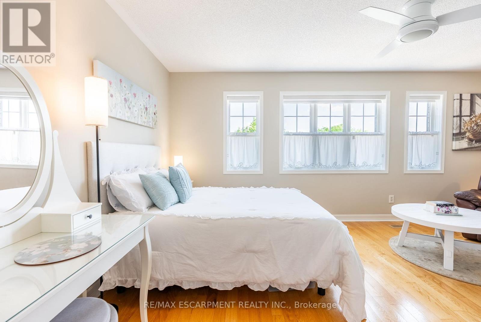 Photo 15 of 40 Premier Road, Hamilton ON