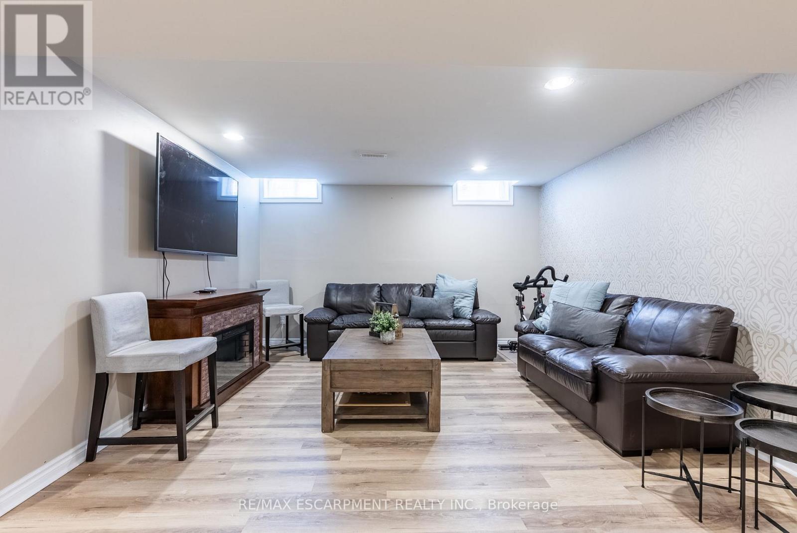 Photo 10 of 40 Premier Road, Hamilton ON