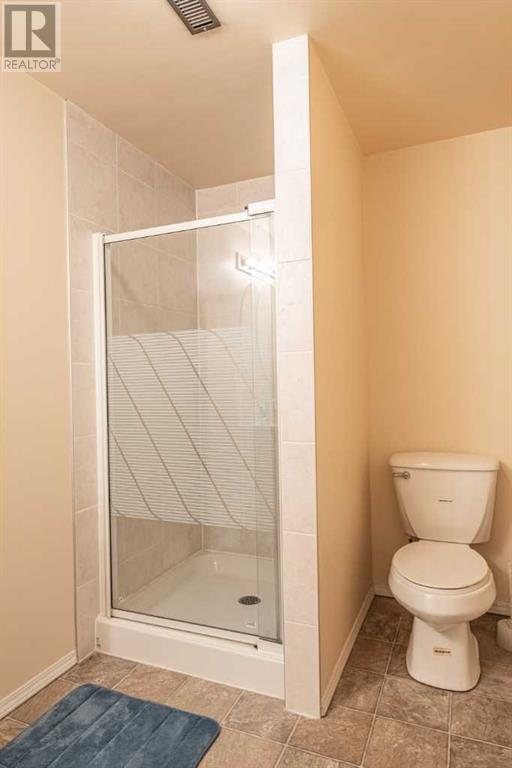 Multi-family House Bi-level for Sale in  Tavender Road NW Thorncliffe Calgary 