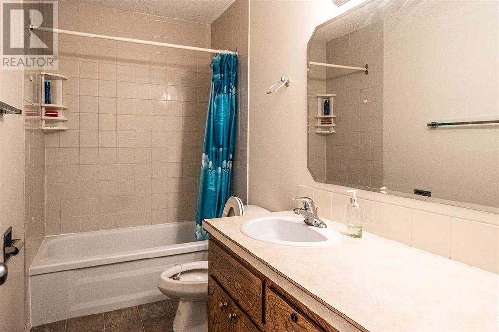 Multi-family House Bi-level for Sale in  Tavender Road NW Thorncliffe Calgary 