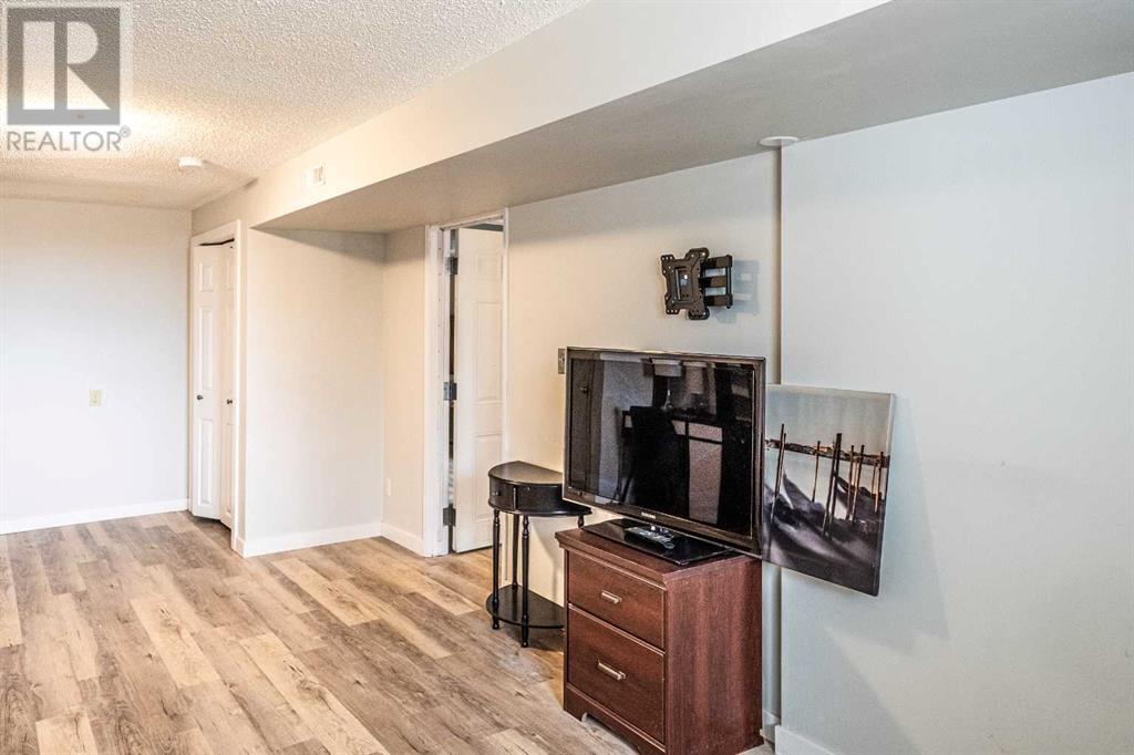 Multi-family House Bi-level for Sale in  Tavender Road NW Thorncliffe Calgary 