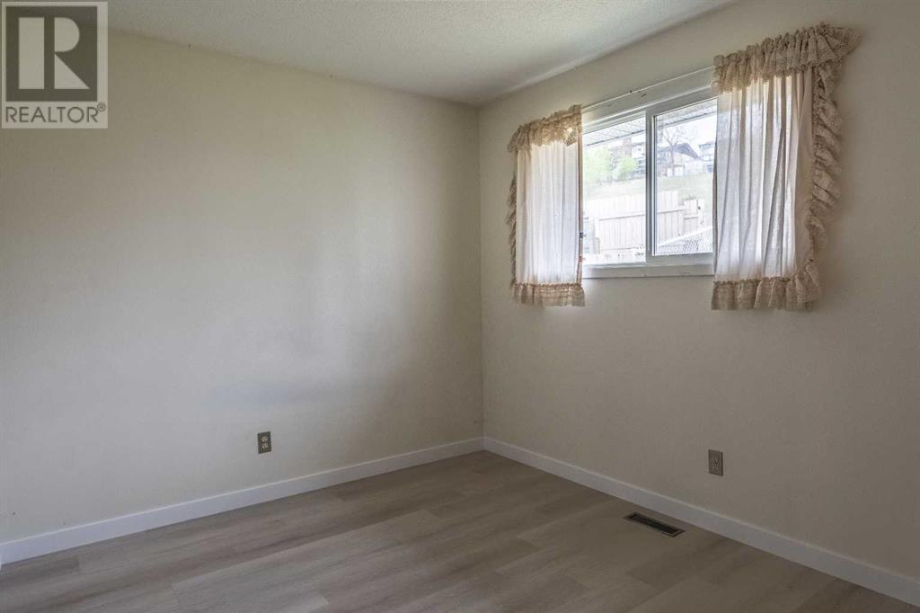 Multi-family House Bi-level for Sale in  Tavender Road NW Thorncliffe Calgary 